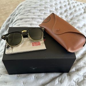 Rayban polished black polarized green lenses